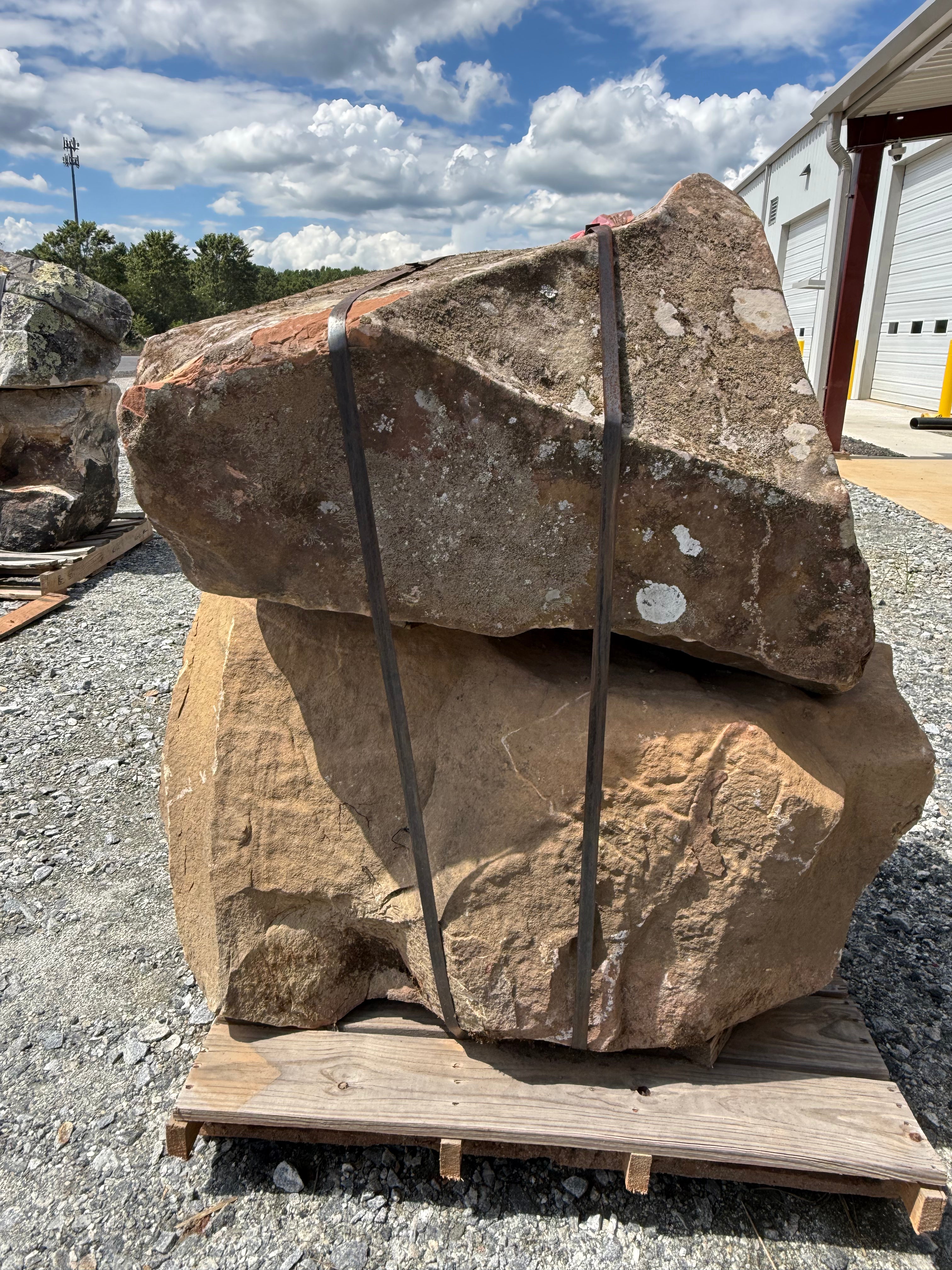 Palletized Landscape Boulders – PB03