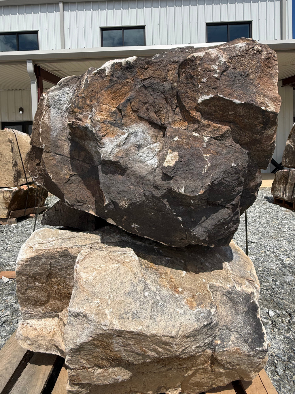 Palletized Landscape Boulders – PB04