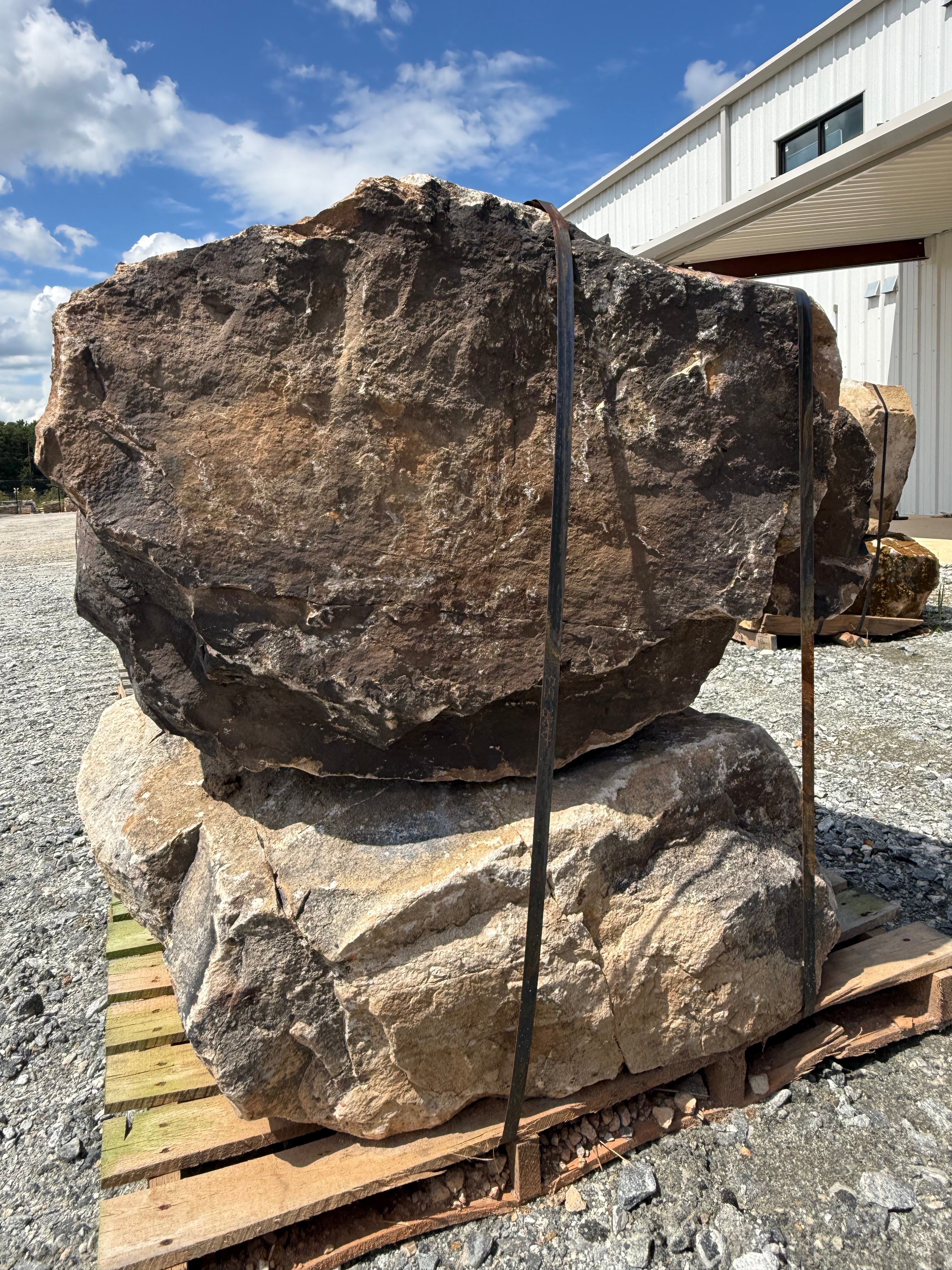 Palletized Landscape Boulders – PB04