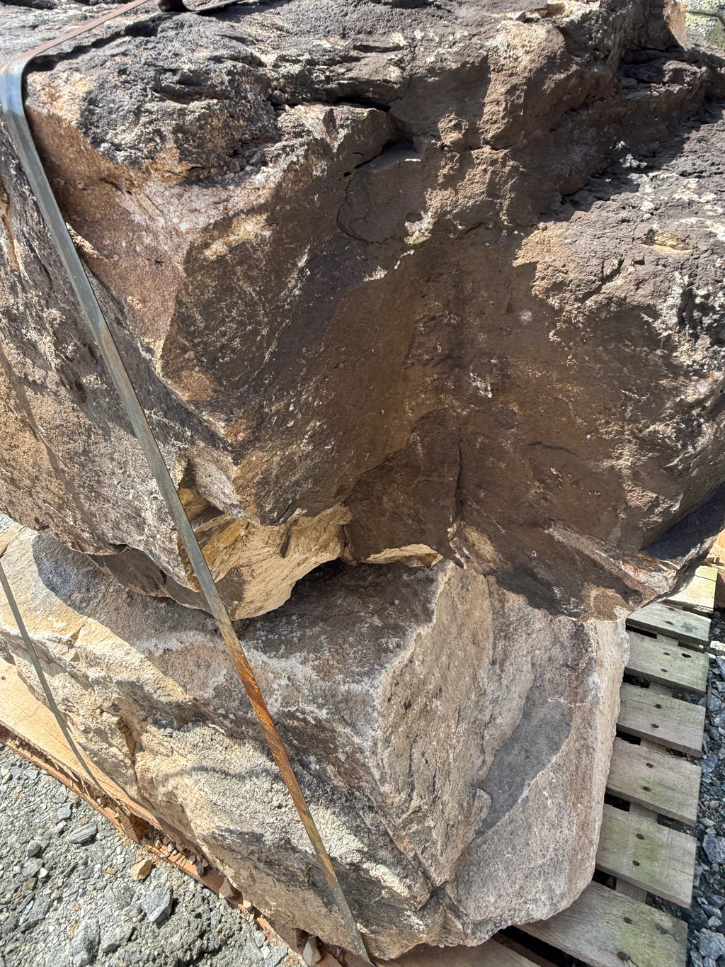 Palletized Landscape Boulders – PB04
