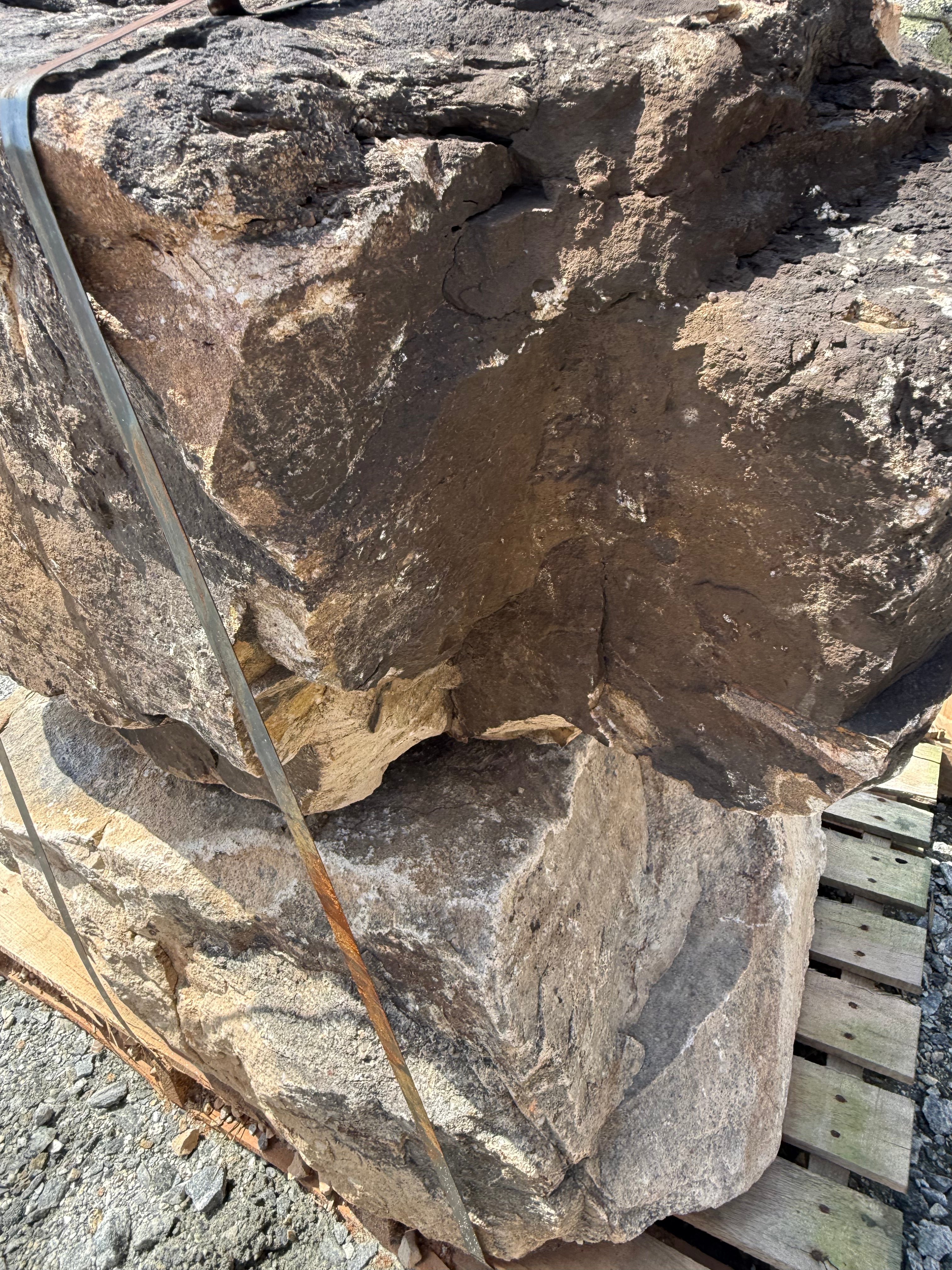 Palletized Landscape Boulders – PB04