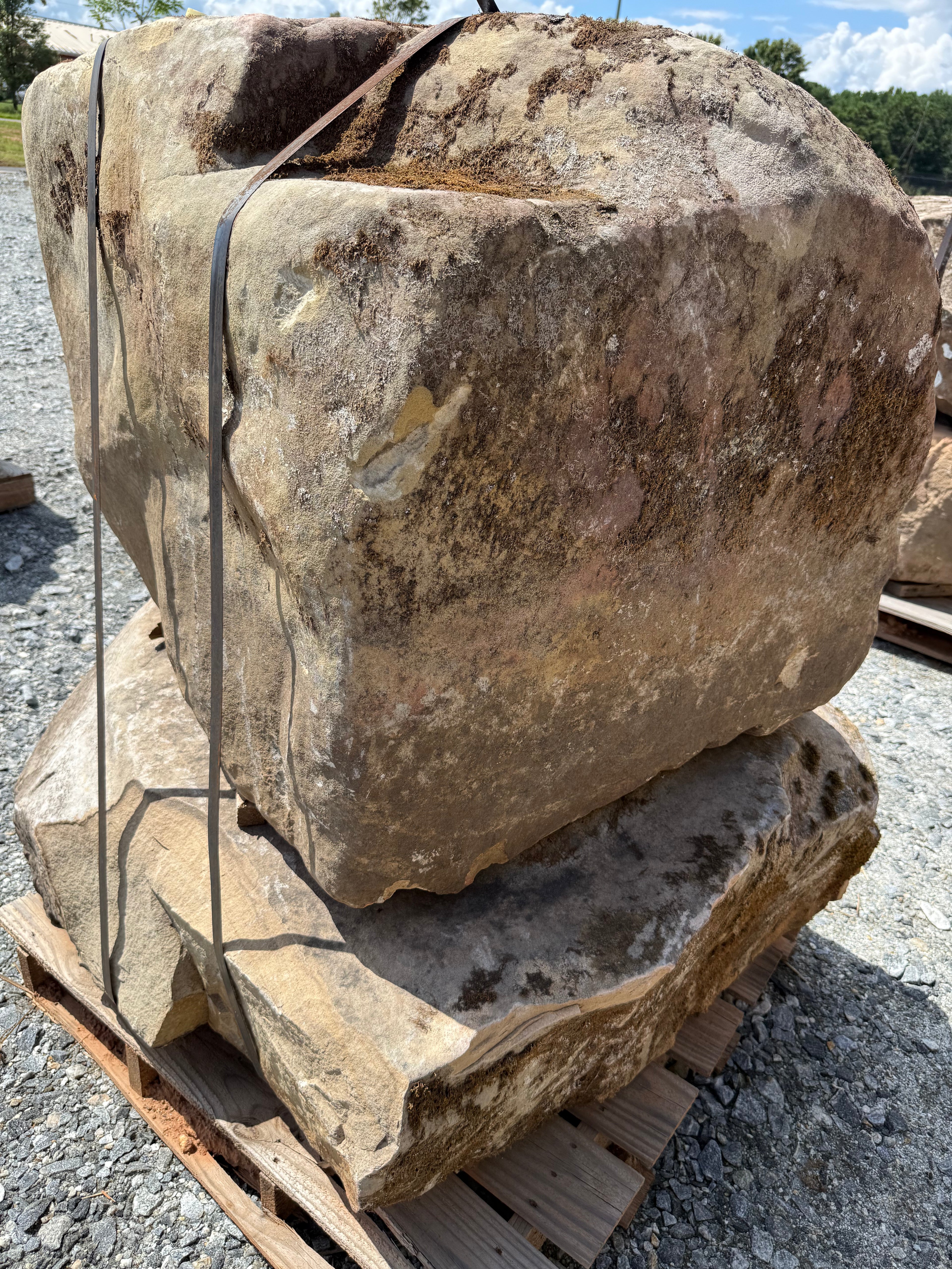 Palletized Landscape Boulders – PB05